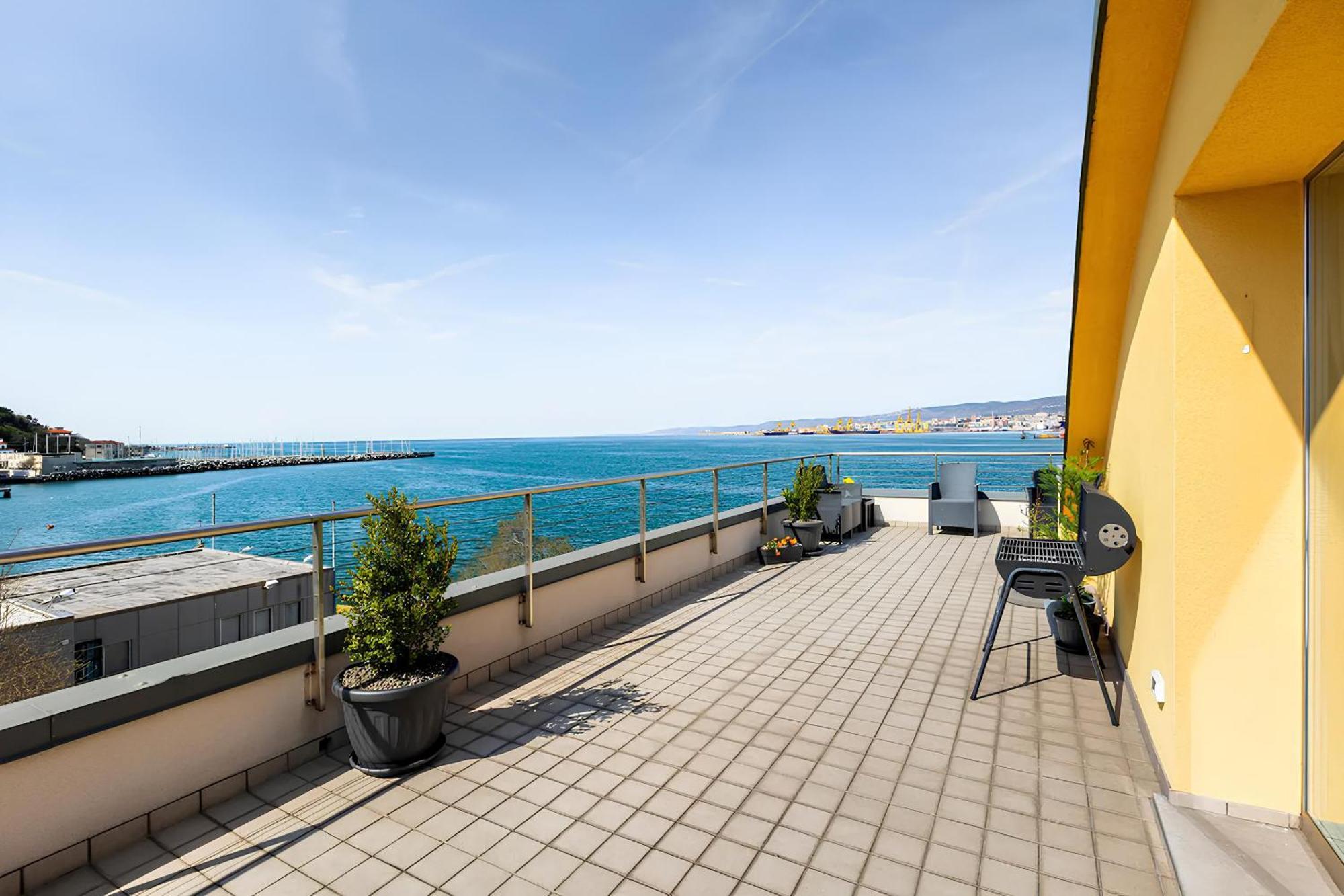 Attico Riva Mare Apartment Muggia Bagian luar foto