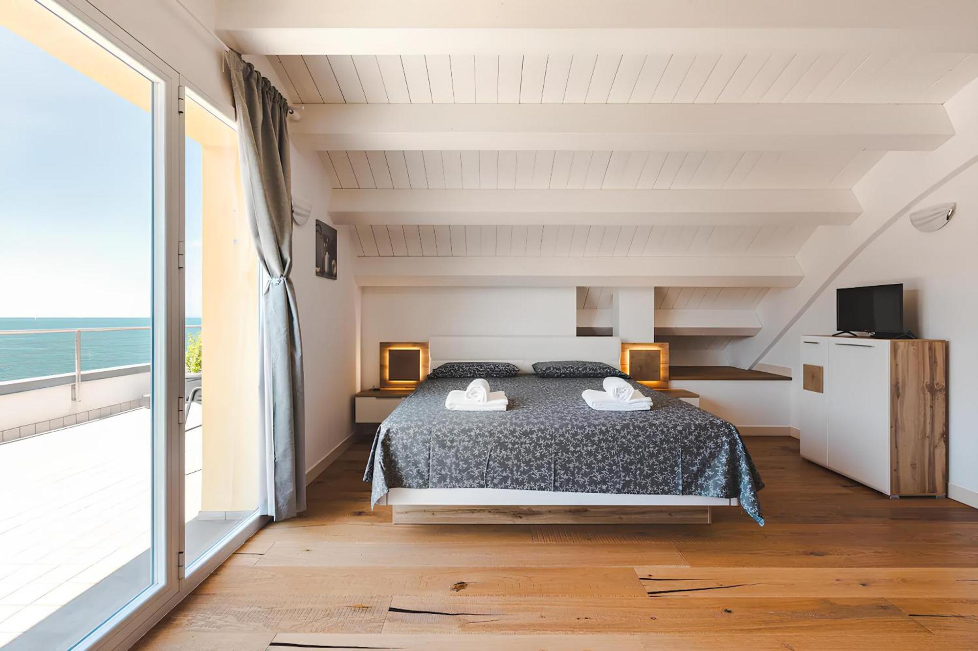 Attico Riva Mare Apartment Muggia Bagian luar foto