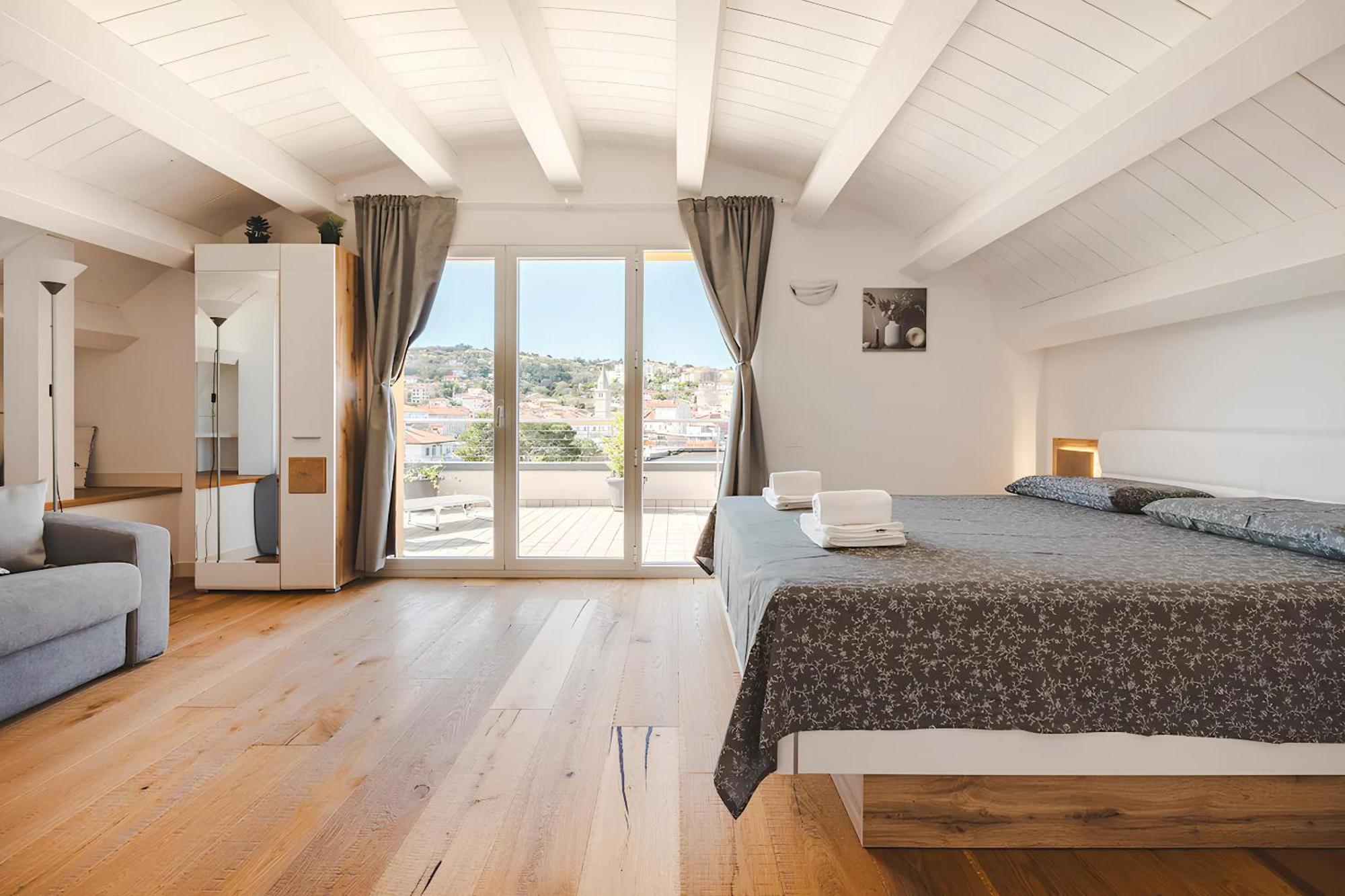 Attico Riva Mare Apartment Muggia Bagian luar foto