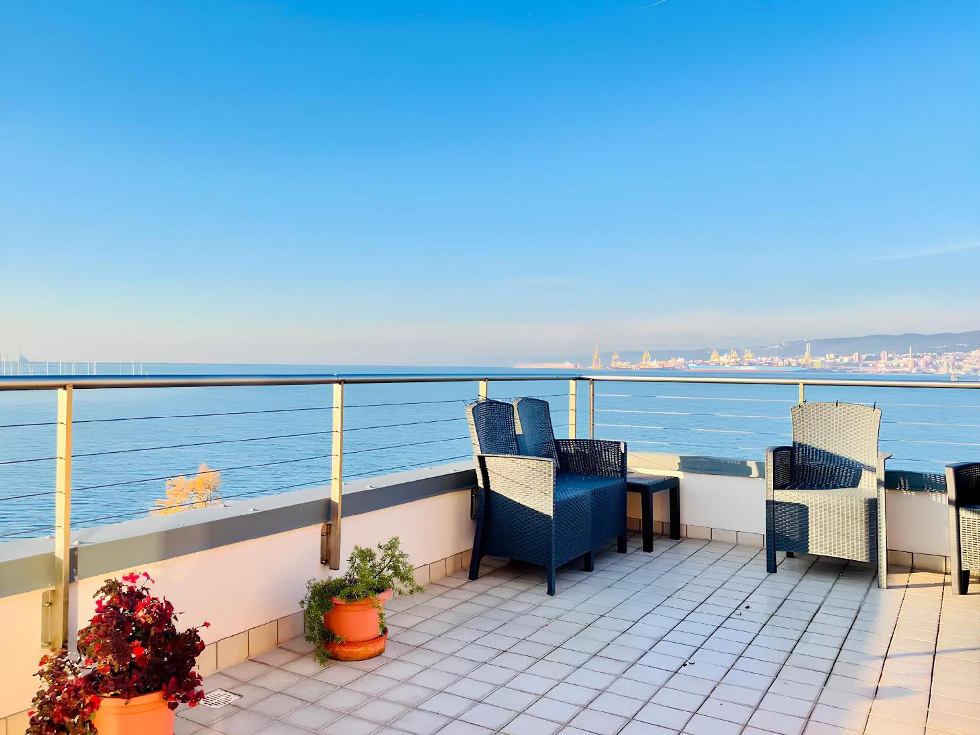 Attico Riva Mare Apartment Muggia Bagian luar foto