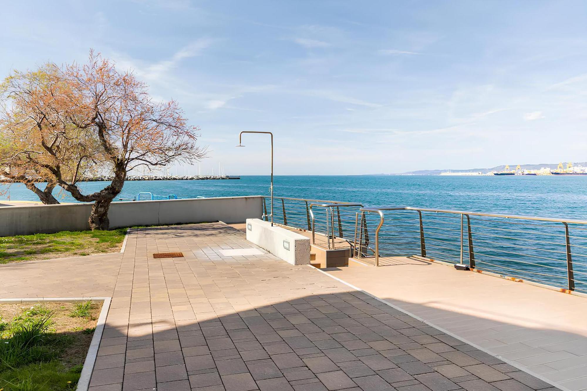 Attico Riva Mare Apartment Muggia Bagian luar foto